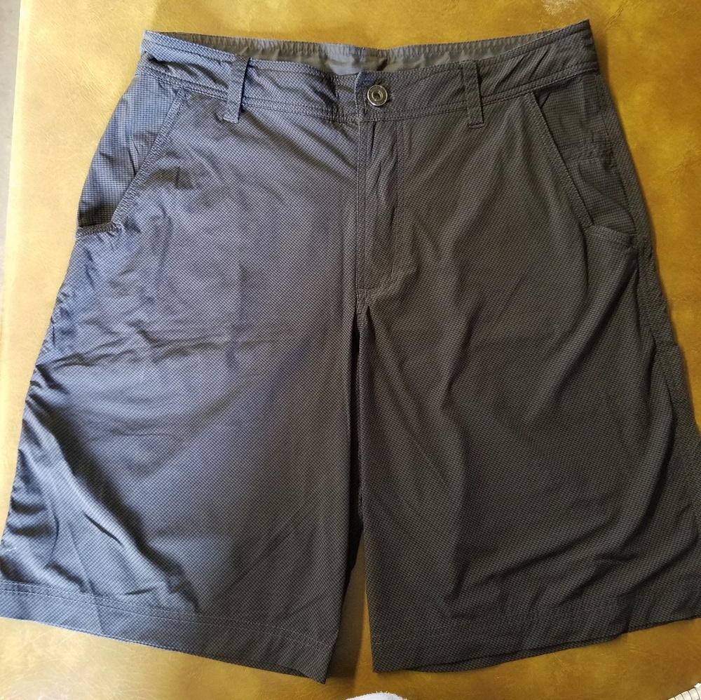 Lululemon shorts with front and back pockets size